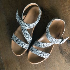 Cute Strappy Universal Thread Sandal